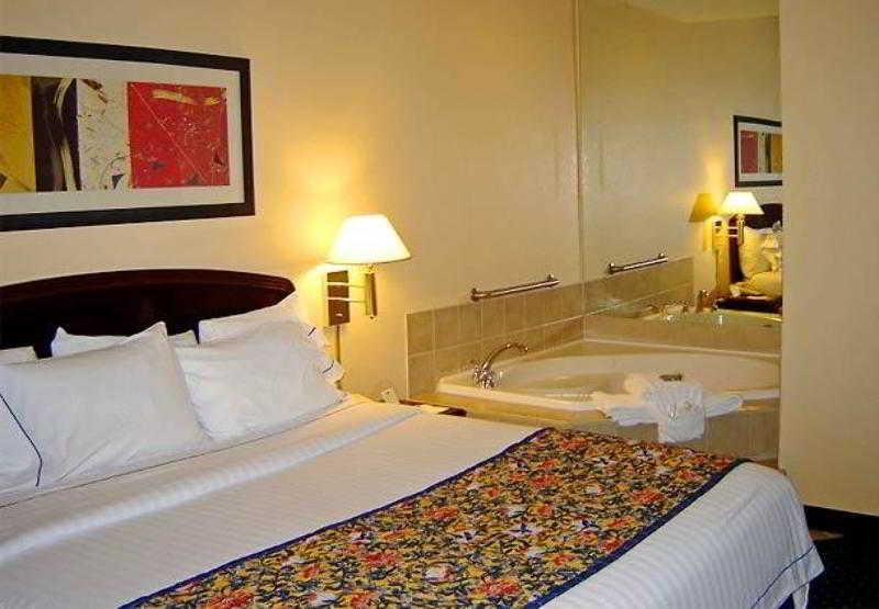 Courtyard By Marriott Oklahoma City Northwest Room photo